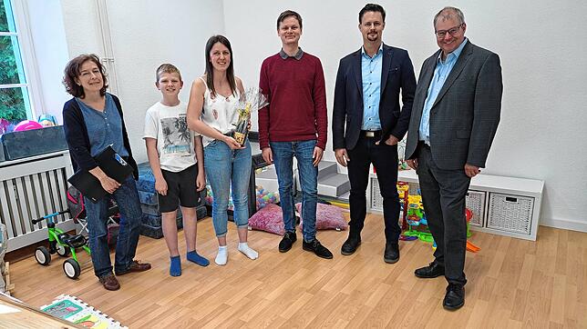 Im Bad Säckinger Amtshaus ist ein Kinderhort entstanden. Die Tagesmutter Sabrina Protzel (Dritte von links) arbeitet nun dort. Die Räume ...