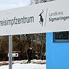 Die frühere Sporthalle in der ehemaligen Oberschwabenkaserne in Hohentengen wird als Impfzentrum genutzt und der Standort ist sehr gut ...