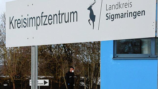 Die frühere Sporthalle in der ehemaligen Oberschwabenkaserne in Hohentengen wird als Impfzentrum genutzt und der Standort ist sehr gut ...