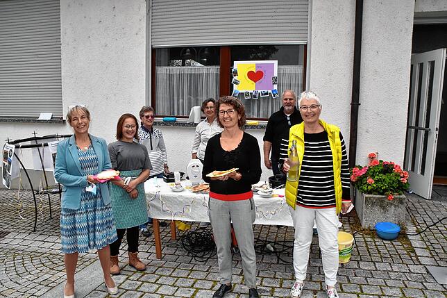 Dass auch Ökumene gelebt wird, freute nicht nur Gemeindeassistentin Nicole Tutuiano (links), sondern auch die evangelische Pfarrerin ...