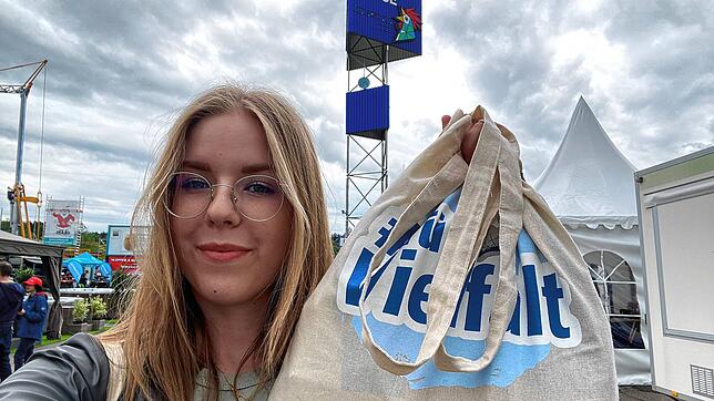 Was gibt es alles an kostenlosen Werbegeschenken und Aktivitäten auf der Südwest Messe. Volontärin Lisa Sperlich hat für den SÜDKURIER ...