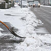 Vorschrift ist das Schneeschippen auf Gehwegen vor Privathäusern wie hier in der Gurtweiler Straße in Waldshut.