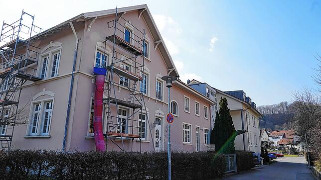 Das Pflegeheim Waldblick in Stahringen, einem Ortsteil von Radolfzell, geriet wegen einer sehr geringen Impfquote der Mitarbeiter über ...