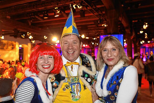 Bild 4: Bitte Platz nehmen! Kurz vor der Live-Übertragung der Konstanzer Fasnacht füllen sich die Reihen