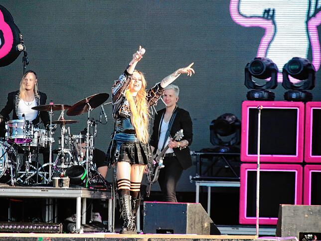 Bild 8: Southside 2024: Avril Lavigne sorgt für Gänsehaut bei ihren Fans