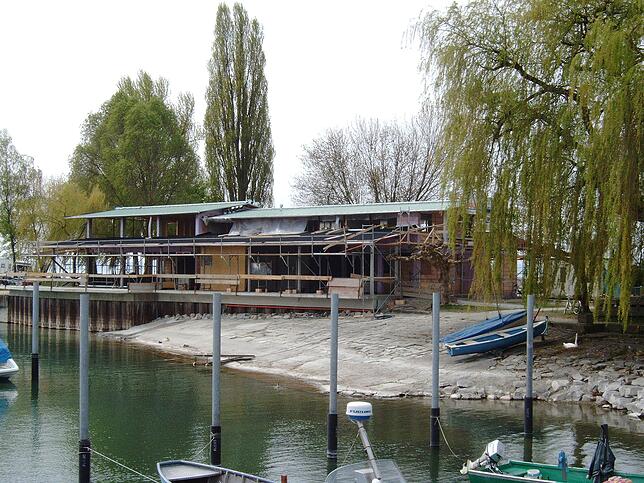 2003 war das neue Clubhaus im Bau. Viele Mitglieder des YCI halfen mit.