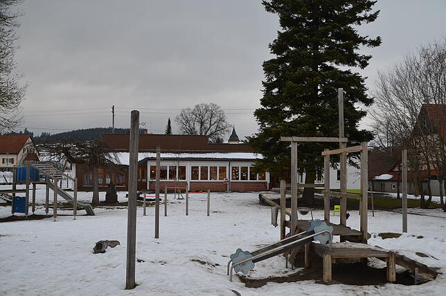 Das Freigelände des Kindergartens St. Bernhard in Aasen ruht im Winterschlaf – ab Frühling ist hier wieder was los.
