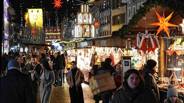 So voll wie auf dem Archivbild von 2019 wird es dieses Jahr in der Kaiserstraße nicht werden, denn der Weihnachtsmarkt wurde abgesagt.