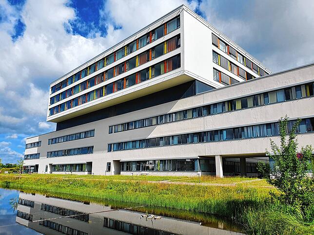 Das Schwarzwald-Baar-Klinikum im Sommer 2021. Arbeitsplatz für über 3000 Menschen und an der richtigen Stelle erbaut – genau ...