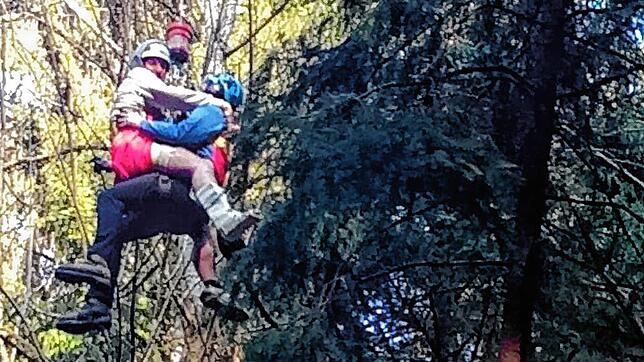 Die Bergwacht Wutach und Menzenschwand helfen am Karfreitag einem Verletzten in der Lotenbachklamm aus misslicher Lage. Eine ...
