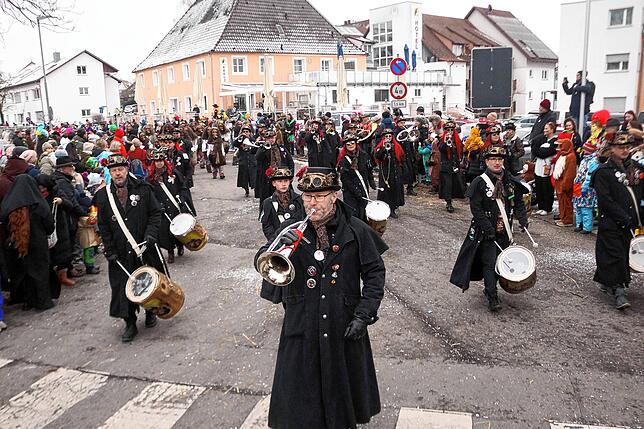 Bild 24: 29 Gruppen beim Jubiläumsumzug in Mühlhofen