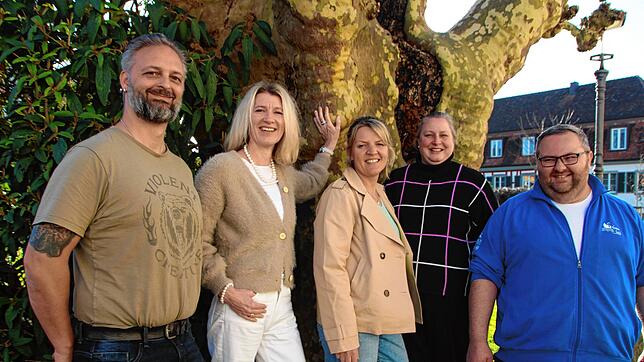 Michael von Schmidsfeld (Mojo) Candy Hartwig (Tanzfabrik), Daniela Weiß (Kirchenchor), Barbara Bücken (Stadtmarketing) und Daniel Wrona ...