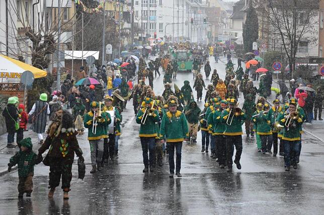 Bild 12: Bilder vom Narrensprung beim Ringtreffen des Alemannischen Narrenrings (Teil 4)
