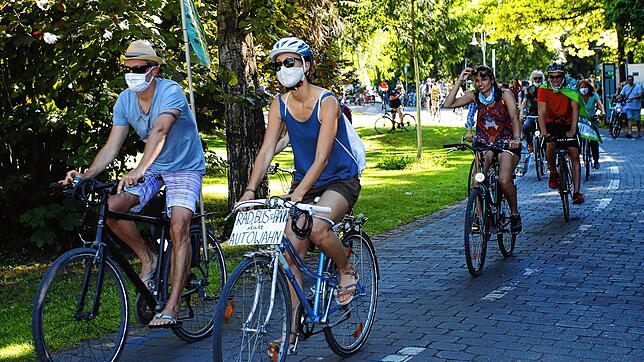 Bild : Fahrrad-Aktivisten demonstrieren für die Verkehrswende