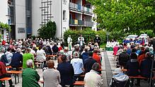 Die Kirchen kommen ins Dorf: Im Eschachpark findet ein gemeinsamer Gottesdienst der evangelischen und der katholischen Kirchengemeinde ...