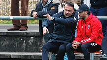 Das Trainerduo des SC Konstanz-Wollmatingen, David D‘Incau, links, und Adel Grimm, sah ein 3:0-Erfolg über den FC Singen.