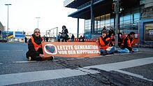Klimaaktivisten von der Letzten Generation (hier ein Foto von Februar in Konstanz) machen für Samstag, 12. August, wieder mobil.
