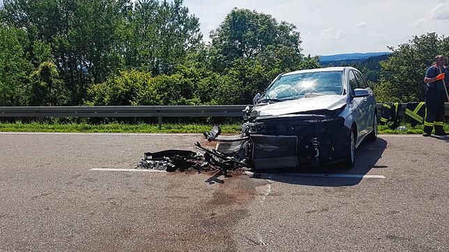 An den Autos, die am Sonntag auf der B500 bei Waldshut zusammenstießen, entstand Totalschaden.