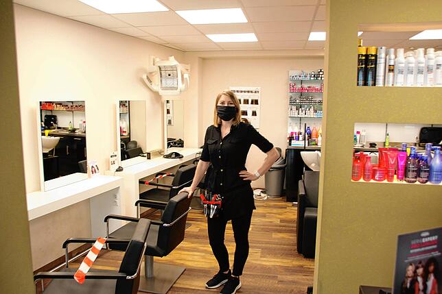 Anna Jedzig in ihrem Salon in der Fürstenbergstraße.