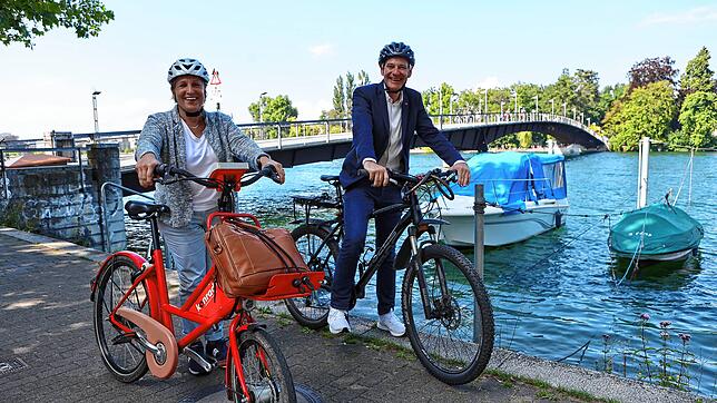 Nicole Razavi, Ministerin für Landesentwicklung und Wohnen des Landes Baden-Württemberg, auf Radtour mit Baubürgermeister Karl ...