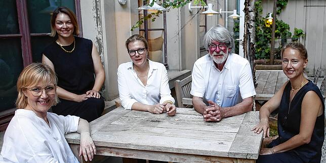(Archivbild) Vor einem Jahr, im August 2023, strahlten Birte Hübner (rechts), Anja Jehle (Mitte) und Nadja Griehl (Zweite von links), ...