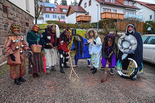 Sie sind die närrischen Gesichter der St. Georgener Fasnet (von links): Fohrebobbele, Kräuterwieble, Wälderschnäpf, Hohwalddeufeln, ...