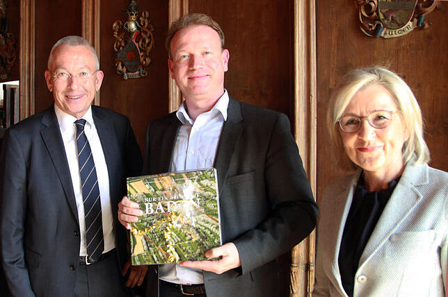 Empfang für die Verbandsvertreter von Haus & Grund im Ratssaal: Oberbürgermeister Jan Zeitler (mitte) im Gespräch mit dem ...