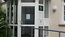 Geschlossen: Der Eingang des medizinischen Versorgungszentrums in Schramberg.