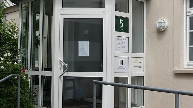 Geschlossen: Der Eingang des medizinischen Versorgungszentrums in Schramberg.