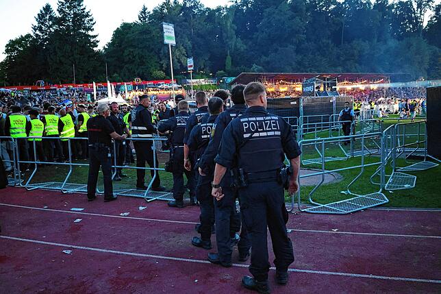 Bild 18: Erst Blümchen, dann K.I.Z.: Das feiern die Fans beim Campus-Festival