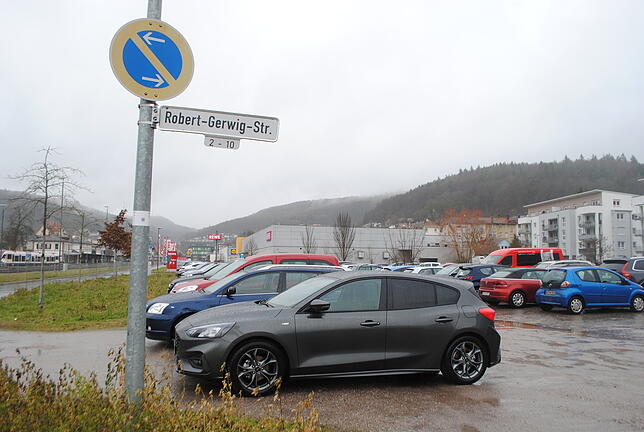 Der Pendlerparkplatz mit rund 120 Stellflächen an der Robert-Gerwig-Straße in Waldshut fällt ab März 2020 weg. Dort entsteht das ...