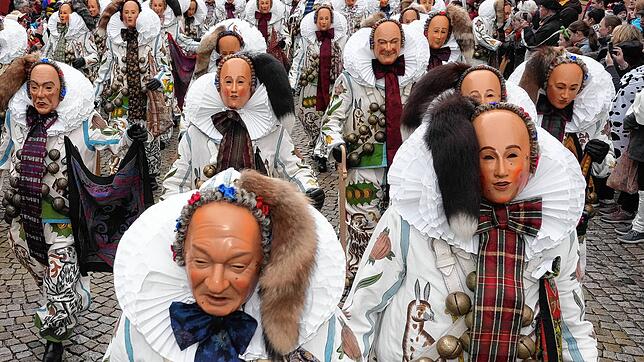 Narros, so weit das Auge reicht. Hier am Fasnachtsmontag 2024 in Villingen. Muss die Umzugsteilnahme stärker reglementiert werden, um ...