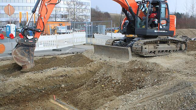 Mit der Erschließung des Gewerbegebietes Riedwiesen IV wurde bereits vor einem knappen Jahr begonnen, im laufenden Jahr wird die Stadt ...