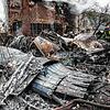 Der Krieg hat Kiew erreicht: Die Trümmer eines Flugzeugs mitten in Kiew. Es war unklar, wessen Flugzeug abgestürzt ist und wer es zum ...