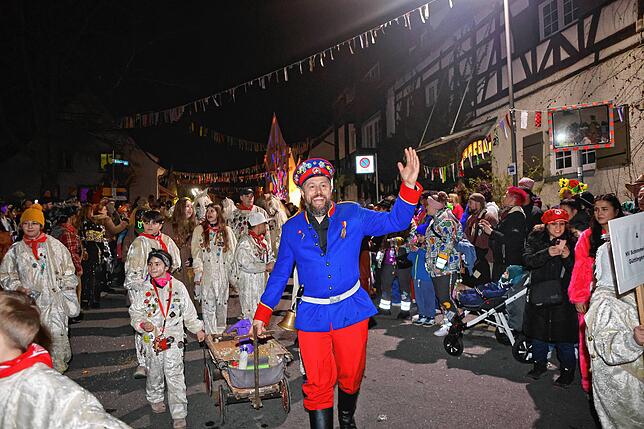 Bild 9: Die schönsten Bilder vom Nachtumzug in Möggingen 2025: 30 Gruppen im närrischen Treiben