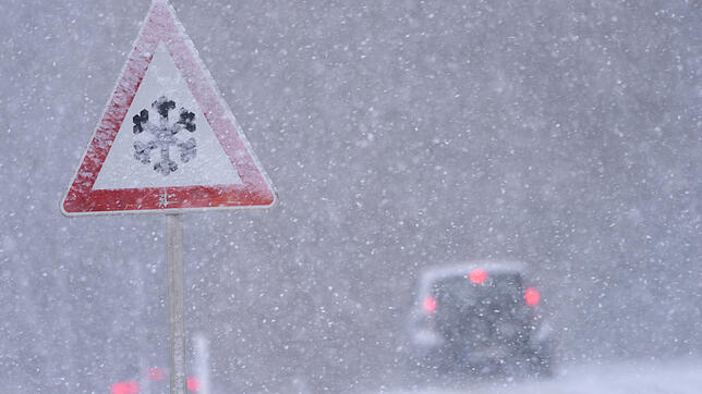 Wegen des starken Schneefalles ereigneten sich am Montag im Wiesental mehrere Unfälle.
