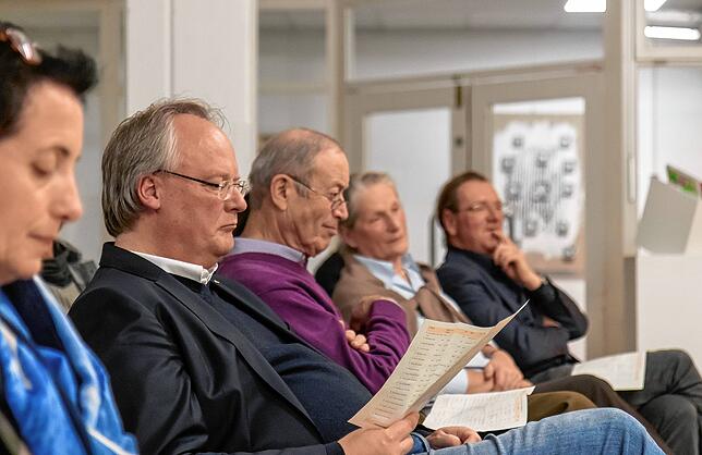 Rund 60 Kunstfreunde hatten sich zur dritten Benefiz-Auktion der Jugendkunstschule Pfullendorf eingefunden.