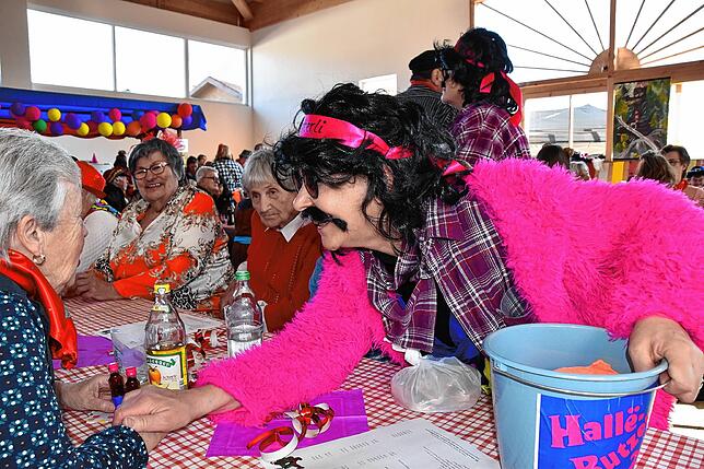 Bild 27: Honstetter Narren feiern Rosenmontag mit buntem Programm