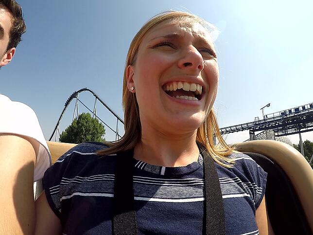 Bild 9: Ich habe panische Angst vor dem Achterbahnfahren. Trotzdem bin ich im Europapark in eine eingestiegen