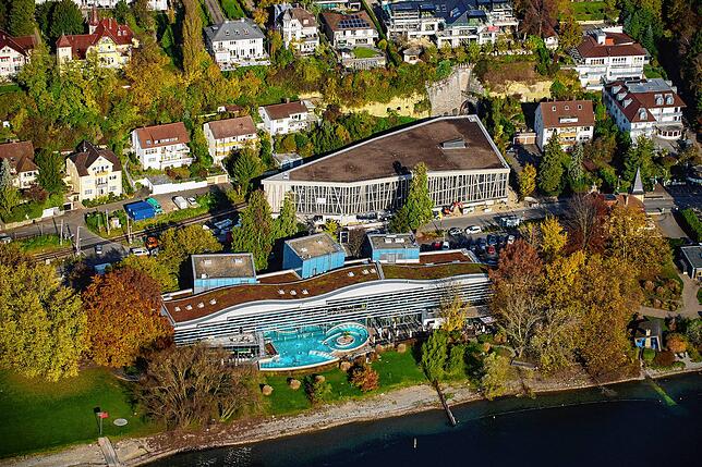 Die Bodensee-Therme und das davor liegende Westbad sind nur zugänglich, wenn vorher online gebucht wurde.