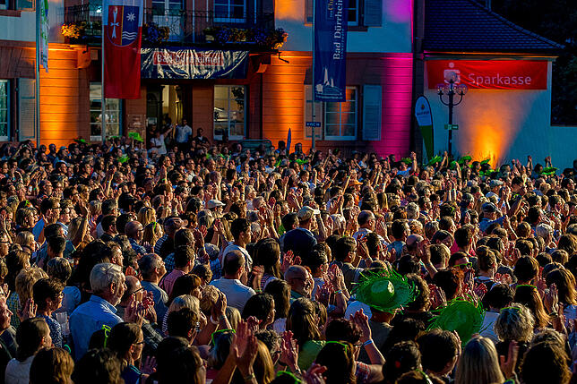 Bild 26: Alle Bilder vom Auftakt der 15. Sommersinnfonie: Volksmusiker von Voxxclub begeistern ihre Fans