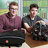 Alex Korocencev und Felix Sewing präsentieren ihr Magnetvehikel erfolgreich in Stuttgart.