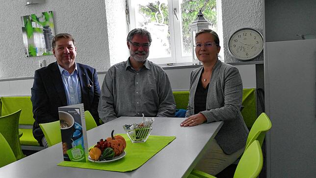 Bürgermeisterin Diana Stöcker, SAK-Geschäftsführer Jürgen Rausch und der Leiter des Amts für Jugend, Familie und Senioren, Armin ...