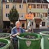 Die Anlieferung der Trauben beim Winzerverein in der Unterstadt, wie hier durch Andreas Volz, ist im Herbst eine Touristenattraktion, ...