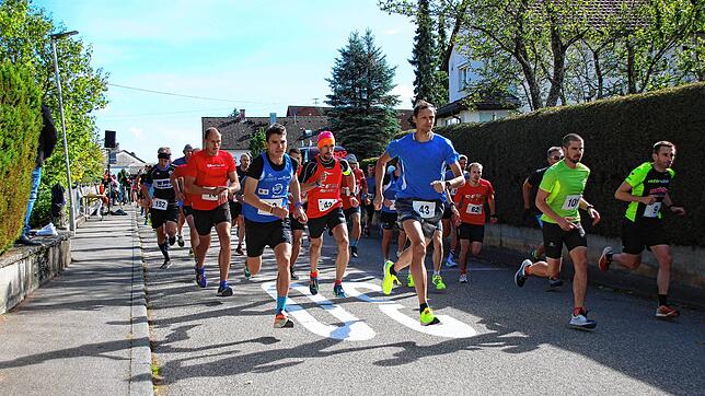 Der TSV Wald machte es beim Walder Volkslauf vor. 94 Läufer starteten mit Abstand beim 10,6 Kilometer langen Hauptlauf. Zuschauer waren ...