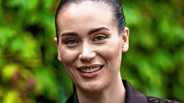 Gloria-Sophie Burkandt (26) ist die Tochter von CSU-Politiker Markus Söder aus dessen Beziehung zu Ulrike Burkandt. Nach dem Abitur ...