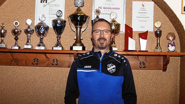 Im Vereinsheim: Schon seit 26 Jahren ist der heutige 50-jährige Marcel Kieliszek beim FC Geißlingen. Zunächst spielte er aktiver ...