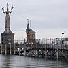 Die Imperia Statue thront als Wahrzeichen von Konstanz im Hafen.