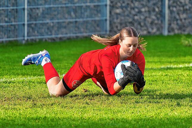 Angriff abgewehrt: Luisa Breitsprecher hat beim SSC Donaueschingen begonnen und spielt aktuell beim Hegauer FV. Im Dezember nahm sie an ...