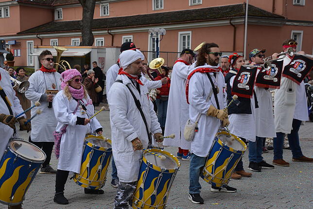 Der Fanfarenzug im Großeinsatz; seit fünf Uhr in der Früh sind die Musiker unterwegs, um in ganz Bad Dürrheim die Bürger aufzuwecken.